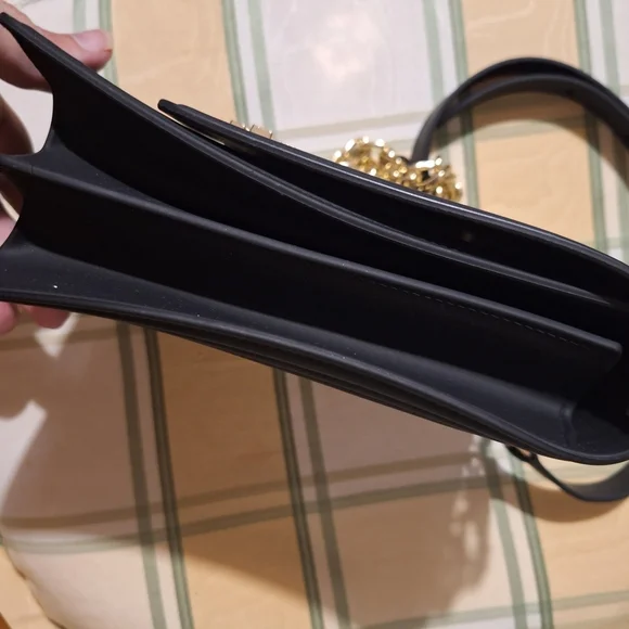 Elegant Black Quilted Chain Bag - Picture 6 of 16